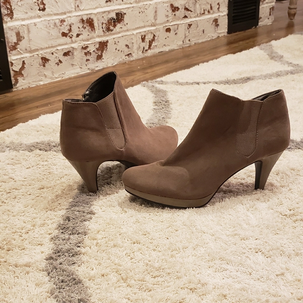 Light brown zip up booties.  Kitten heel.